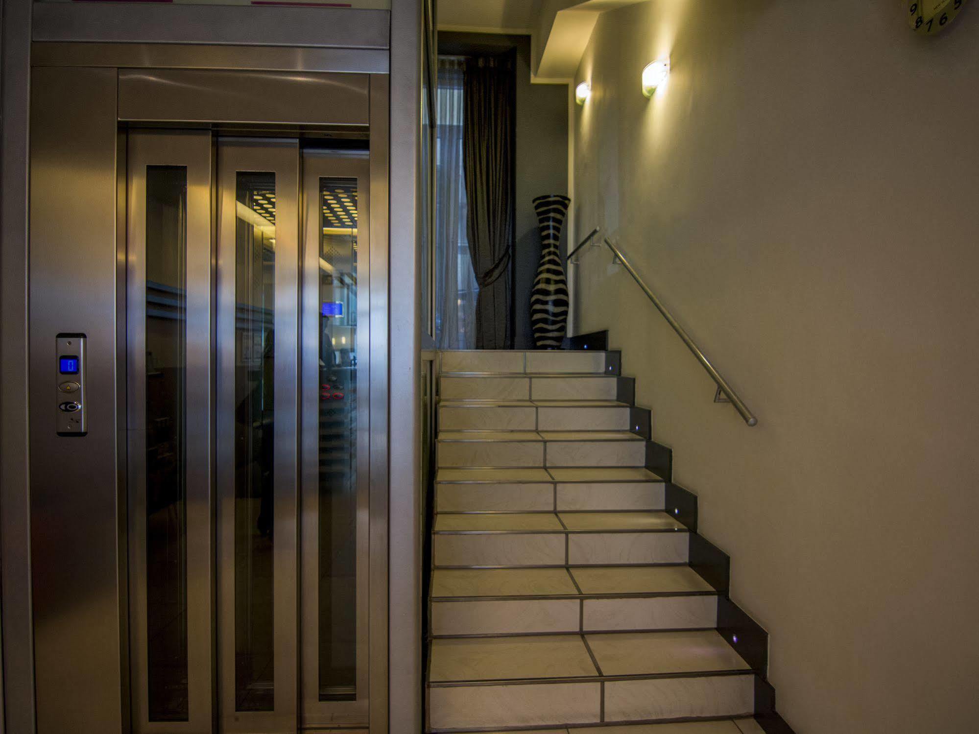 Hotel Golden 3*